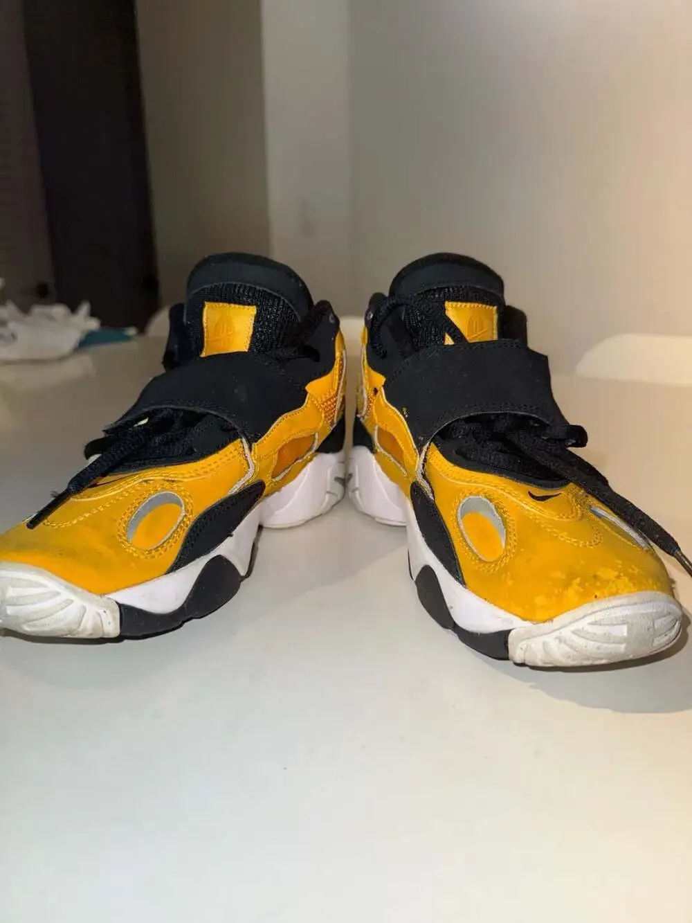 Nike Air Speed Turf University Gold Black White GS Size 4Y
